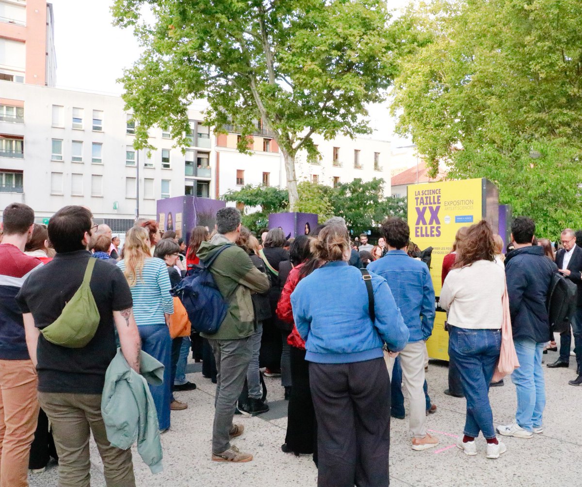 CNRS_Villejuif's tweet photo. #ScienceXXelles
Un grand MERCI à nos ambassadrices pour leur engagement le jour du vernissage de l'exposition. Merci aussi à toutes celles et ceux qui ont soutenu le projet par leur présence et qui ont participé à la table ronde. Cette journée a été un succès grâce à vous ! 🙏 https://t.co/npMuC2Dhai