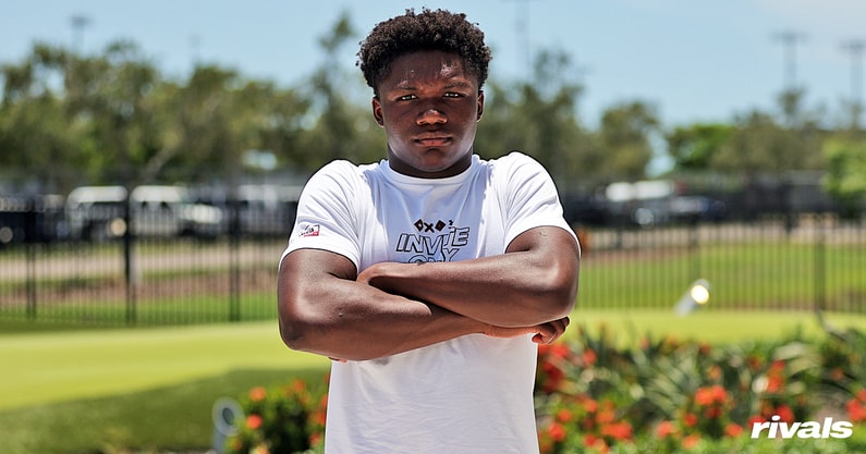 samspiegs's tweet image. Five-star WR Easton Royal was back in Tiger Stadium over the weekend as the LSU staff continues to press the right buttons with the blue-chip target

“You could feel the Tiger Pride in everyone in that stadium. It was just a great all-around vibe.”

More from Royal:…