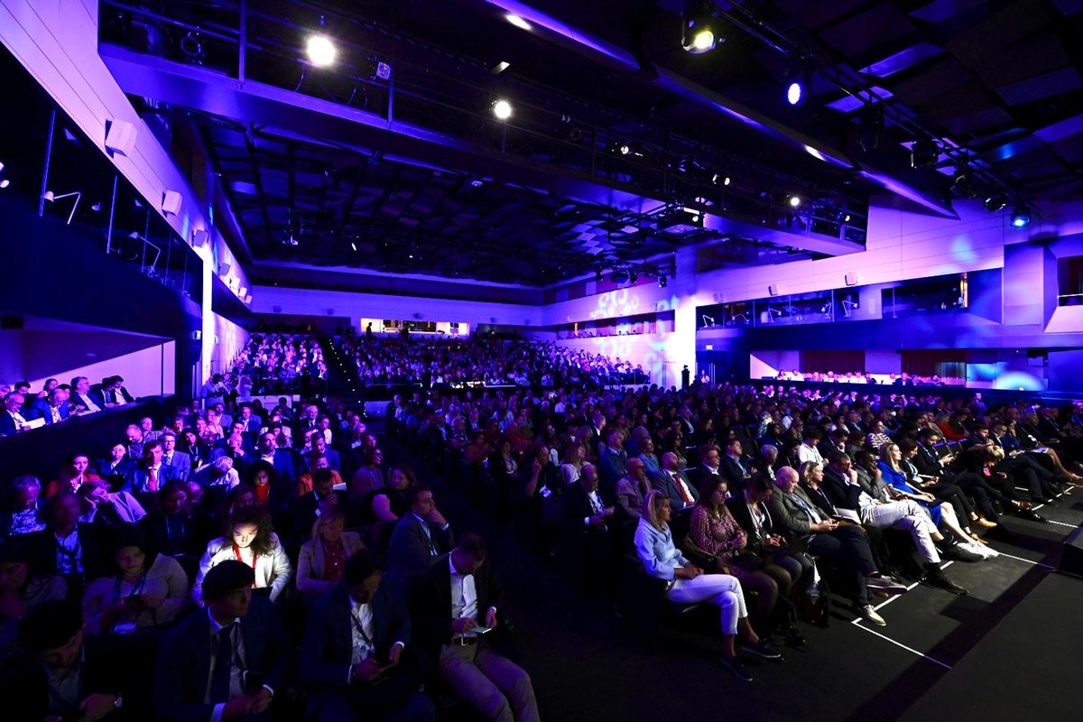 How should the future of research &amp; innovation funding be? <a href="/EZaharievaEU/">Ekaterina Zaharieva</a> has stressed the need to complete the single market to be competitive. We will be stronger if we are united &amp; we tackle fragmentation.

Follow us for more insights from the #RIDaysEU!

#HorizonEU