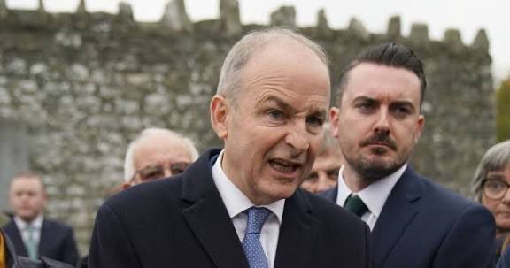 SeanDubIreland's tweet image. Michéal Martin walks into a Bank 

He needs to cash a cheque. 

As he approaches the cashier he says, "Good morning, could you please cash this cheque for me?"

The cashier says “It would be my pleasure. Could you please show me your ID?”

Michéal replies: “Truthfully, I did not…