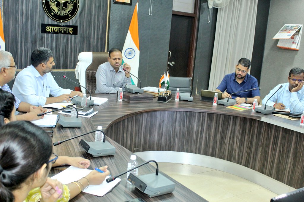 आज आईजीआरएस पोर्टल पर प्राप्त शिकायतों की समीक्षा की गयी।
अधिकारियों को पोर्टल पर प्राप्त शिकायतों की नियमित निगरानी करने,असंतुष्ट फीडबैक वाले प्रकरणों में शिकायतकर्ताओं से वार्ता करने व कोई भी प्रकरण डिफाल्टर की श्रेणी में न जाने पाए आदि की समीक्षा कर आवश्यक दिशा निर्देश दिए गए।