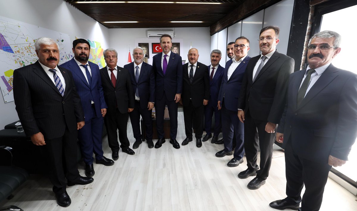 Türkiye Yüzyılı Buluşmaları Programı kapsamında ilimize teşrif eden Enerji ve Tabii Kaynaklar Bakanımız Sayın Alparslan BAYRAKTAR'ı AK Parti İl Başkanlığımıza teşrif ederek Teşkilat mensuplarımız ile bir araya geldi. Kıymetli bakanımız ziyaretleri esnasında bölgemiz adına yapılan
