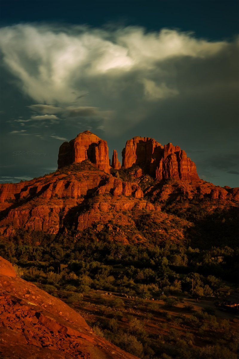 This planet is stunning!
QP or Share a shot of this #MajesticEarth
*
Spent my bday weekend in Sedona, AZ. One of our absolute favorite places and it’s less than a 2 hour drive away!
I HOPED for drama behind #CathedralRock with it glowing in the setting sun. I think I got it.
