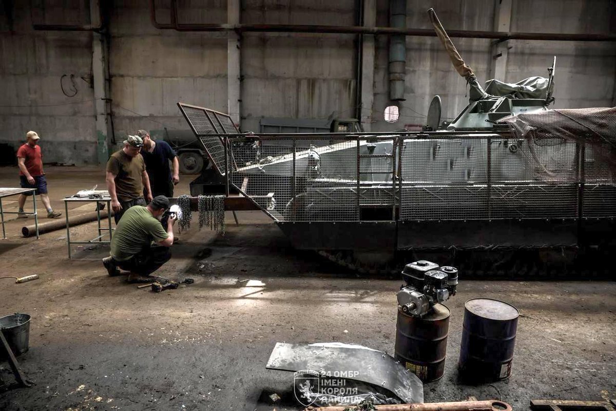 "Wounded" armored vehicles are handed over to the repair battalions, whose soldiers bring the equipment back into service.

📷: 24th Mechanized Brigade