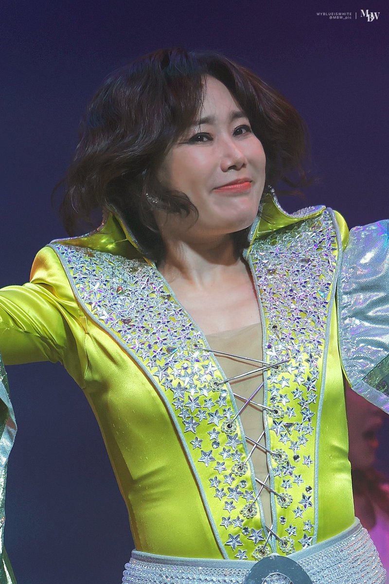 MBW_pic's tweet photo. 25.09.14 맘마미아 낮공 NOL 스페셜 스테이지
도나 役 #신영숙

펜션 사장님이 멋있었다가 귀여웠다가 https://t.co/Bf1Zb2fa9E