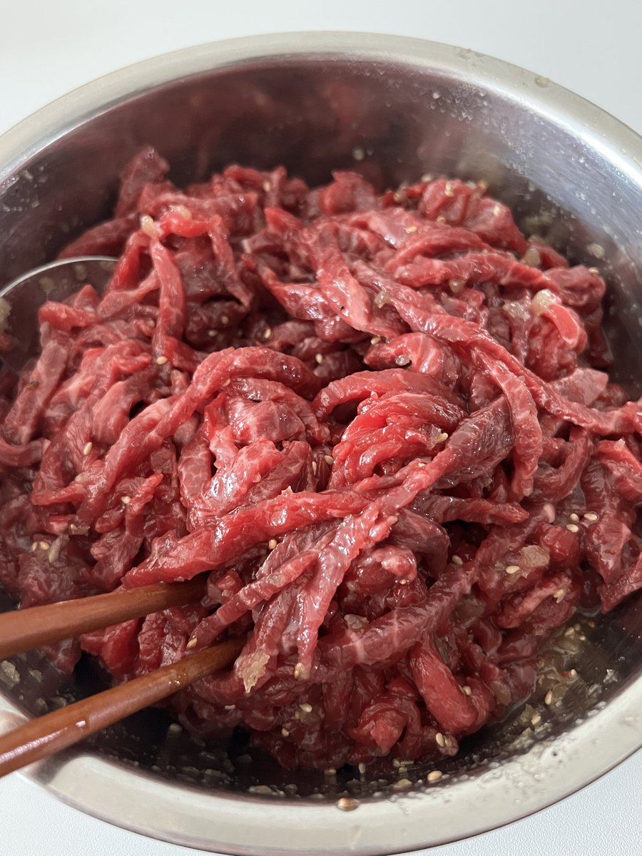 육회 먹고 짐승 될거임