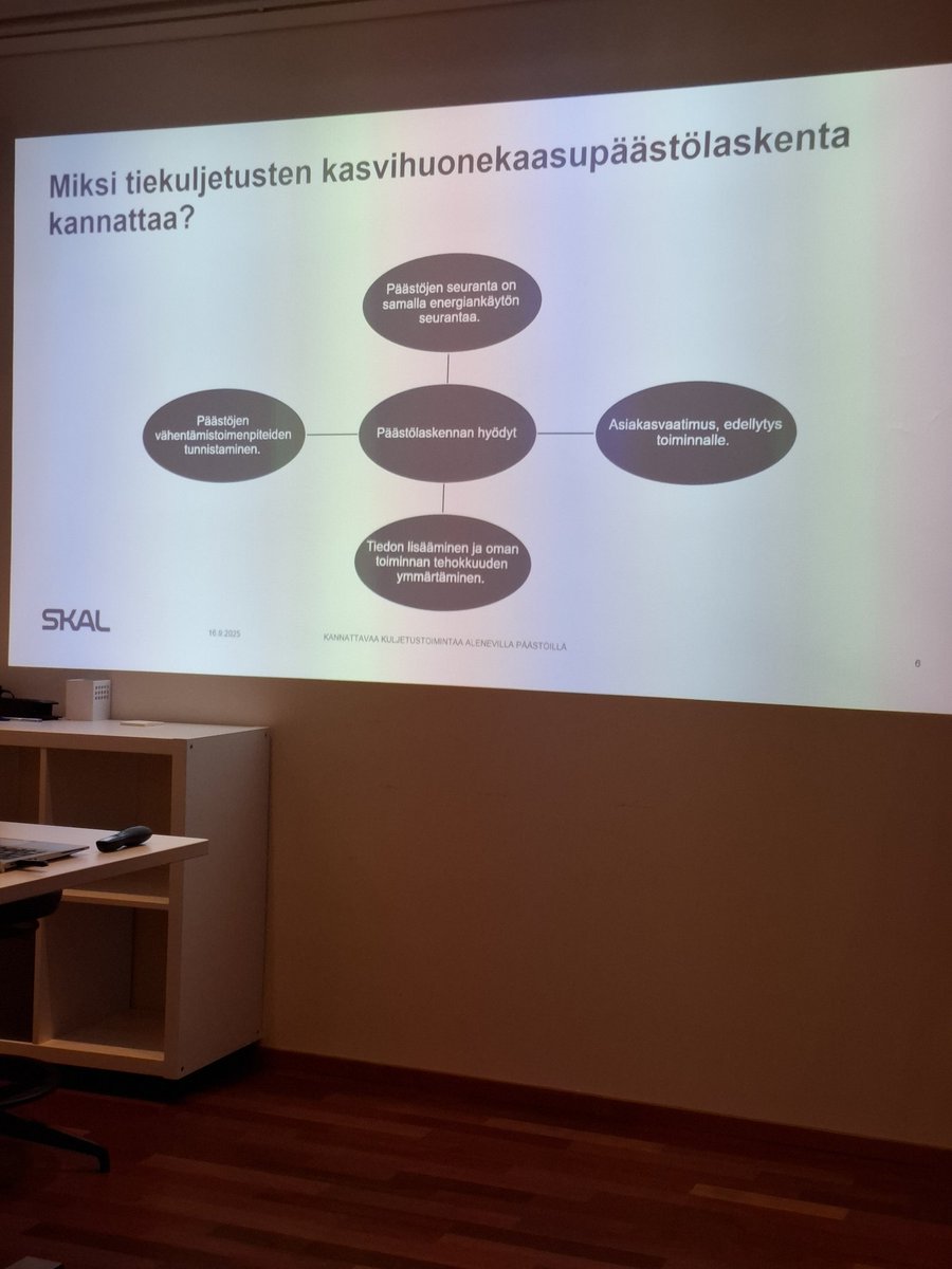 Kannattavaa kuljetustoimintaa alenevilla päästöillä -infokiertue starttaa Varkaudesta. <a href="/SKALry/">SKAL ry</a> kiertue jalkautuu 12 paikkakunnalle. Aiheena päästölasenta ja -raportointi sekä eri käyttövoimien kustannuslaskenta. Esittelyssä myös uusi jäsenetu päästölaskentakonfiguraattori.