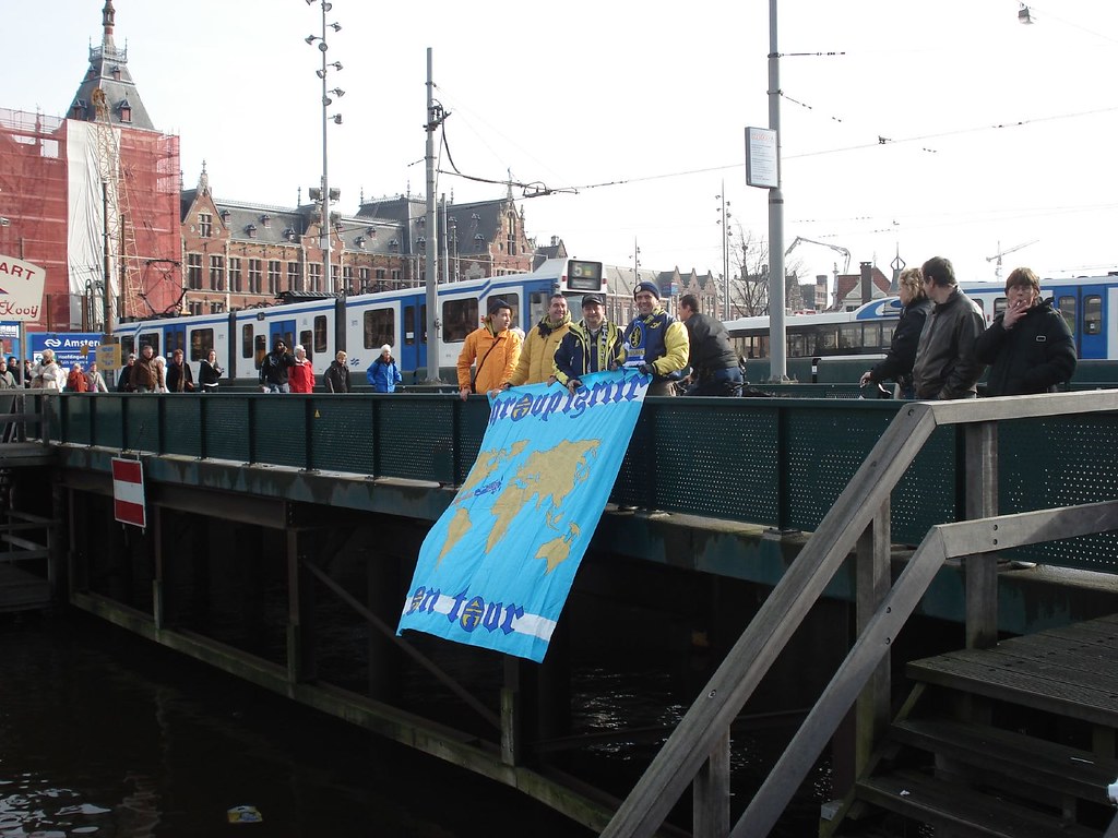 <a href="/Mecmua1907/">Selahattin Hantal</a> <a href="/OyanTolga/">tolga oyan</a> Aynı zamanda yıllarca bütün amatör branşlarda ,yurtiçi ve  yurtdışı bir çok deplasmanda  Groupİzmir pankartını açan Fenerbahçe sevdalısı sağlam bir tribüncüdür. İletişime geçersen anlatacağı çok fazla hikaye var kendisinde .
2006 Alkmaar deplasmanı