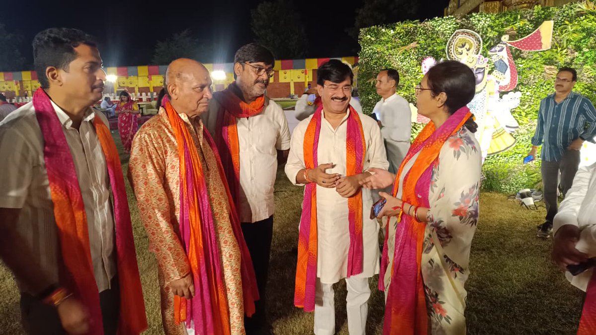 सेंचुरी रिजॉर्ट, रणथंभौर (सवाई माधोपुर) में अनमोल परिवार द्वारा आयोजित सांस्कृतिक एवं धार्मिक कार्यक्रम में मुख्य अतिथि के रूप में सम्मिलित होने का सौभाग्य प्राप्त हुआ।
आयोजक मंडल के आत्मीय स्वागत एवं सम्मान के लिए हृदय से आभार।
#Ranthanbhore #SawaiMadhopur