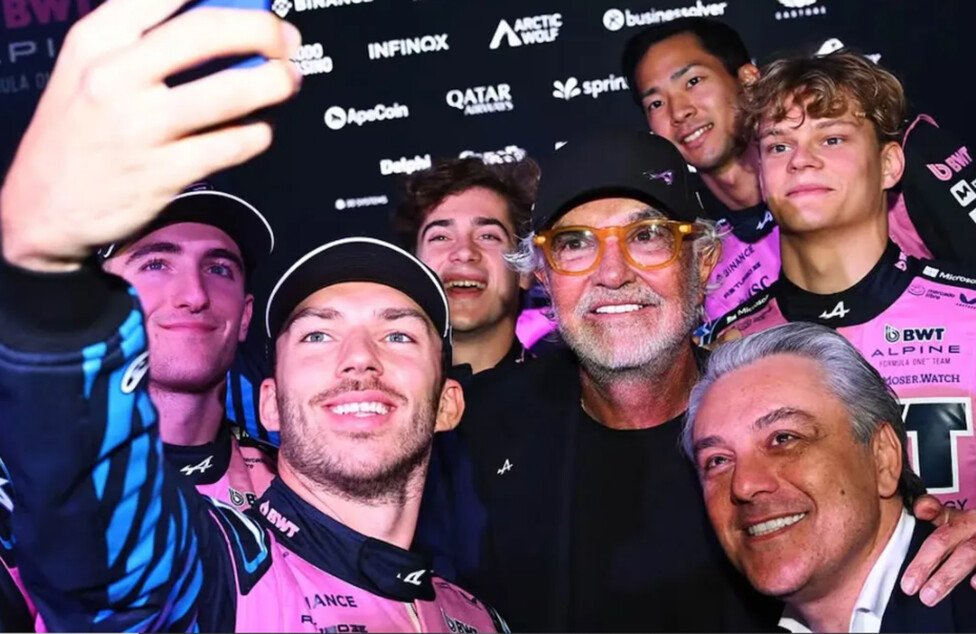 🚨 Briatore:

"El segundo asiento está abierto"

"Tenemos a Colapinto, a Paul Aron y también volveremos a probar con Jack Doohan"

"A ver qué tal rinden nuestros jóvenes pilotos lo que resta de temporada"

📰 AMuS