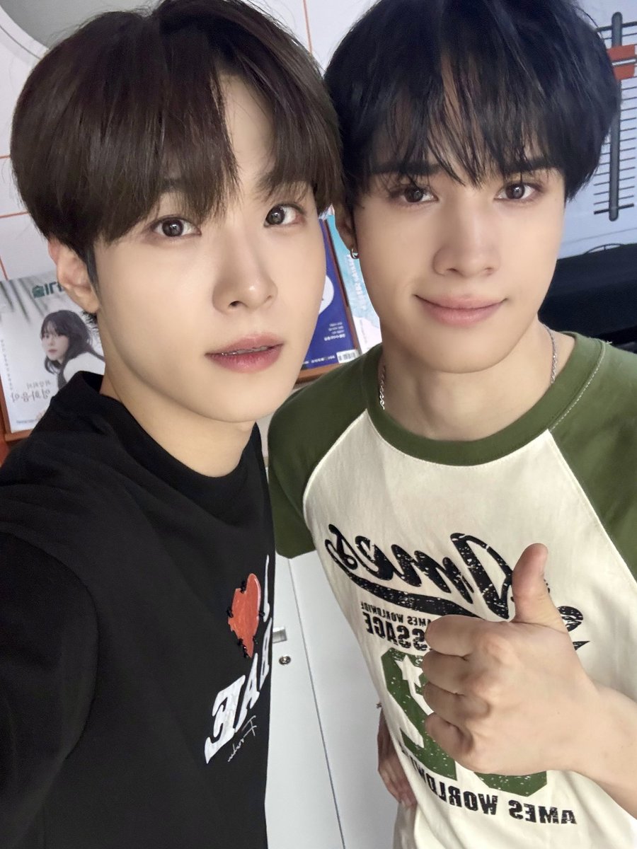 onepact_'s tweet image. [💙_ #원팩트]

앤하트~ 오늘 라디오도 잘 들었어?
이번 라디오 녹음 너무 재밌었다!
오늘도 고생 많았어💕

#ONEPACT #원팩트
#JAYCHANG #제이창
#SEONGMIN #성민