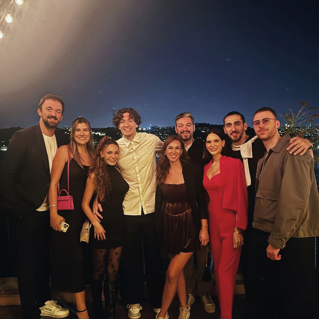 edaa_rb18's tweet image. #12DevAdam ailesi 🥰🤍
#EbruŞahin #cediosman