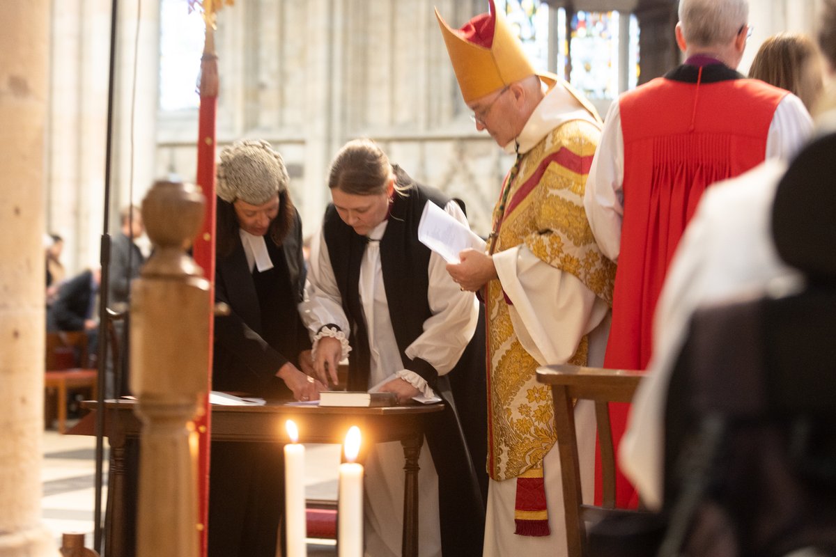 CottrellStephen's tweet image. Join me in praying for Leah, the new Bishop of Doncaster who was consecrated today in @York_Minster, and all in the Diocese of Sheffield.

📸 @ravagephoto