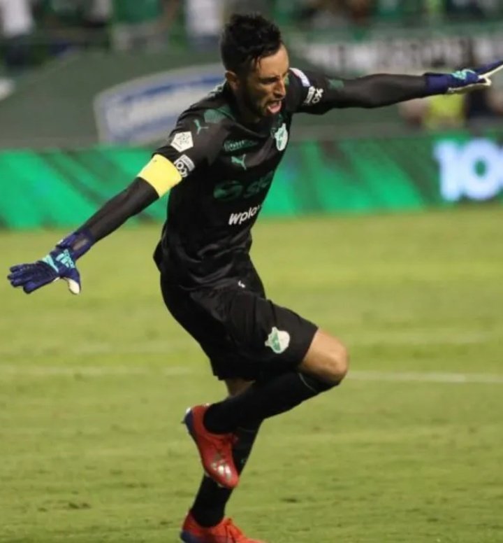 Solo el verdadero hincha recuerda el gol que está celebrando Camilo Vargas. Que gran arquero tuvimos!