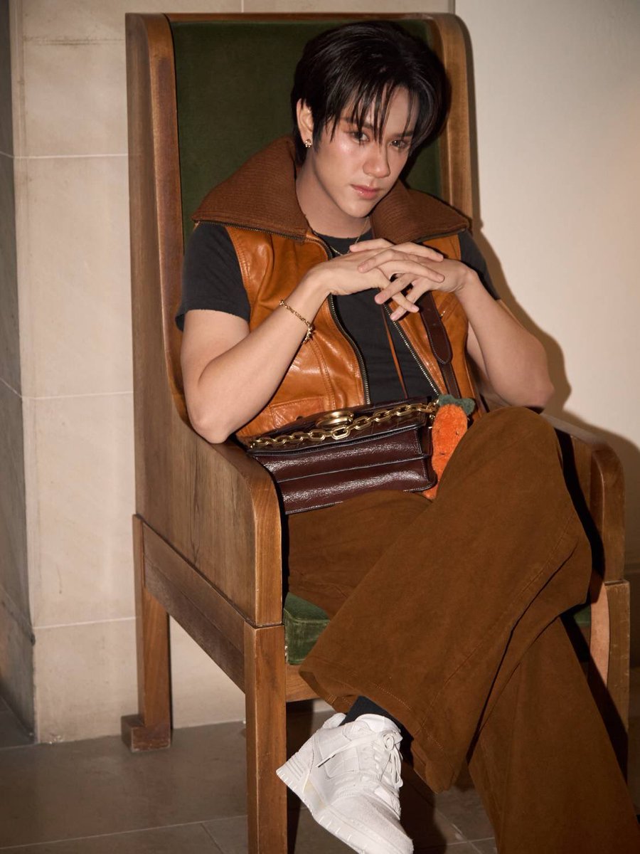 หล่อสุดๆ กับลุคของ นนน กรภัทร์ <a href="/mynameisnanon/">NANON</a> กับการร่วมชมโชว์ <a href="/Coach/">Coach</a> อีกครั้งกับคอลเล็กชั่น Spring 2026 และเป็นครั้งแรกในฐานะ Friend of Coach

#ELLEThailand
#mynameisnanon
#CoachNY 
#CoachSpring26 
#NYFW