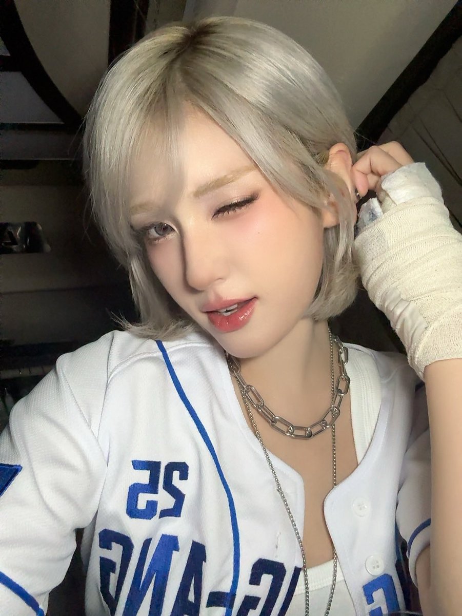 somi_official_'s tweet image. [📸] 250916 2025 중앙대학교 가을축제 '운명 : 구름 속 울림'

🐉☁️

#JEONSOMI #전소미
#THEBLACKLABEL #더블랙레이블