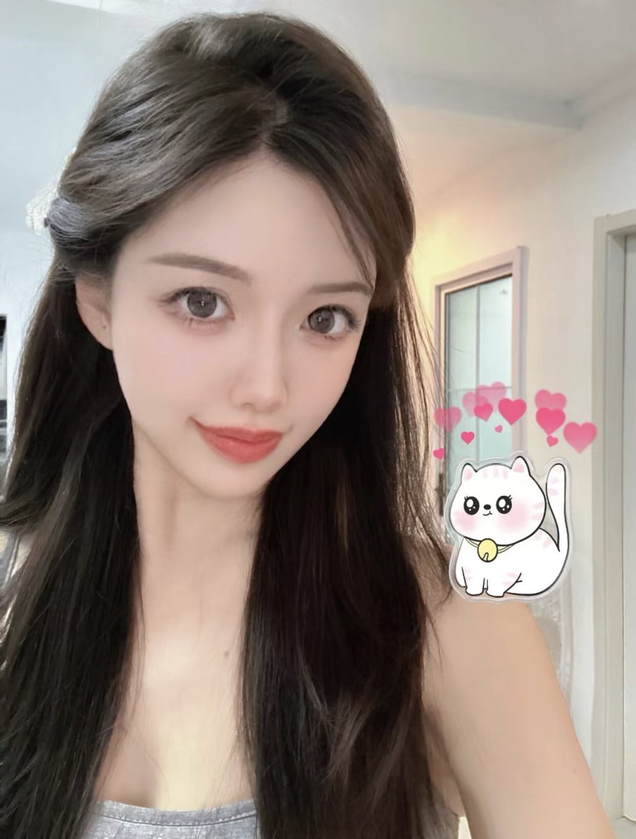 3698aaa's tweet image. 随便打扮一下，还是可以出去见人的🤣