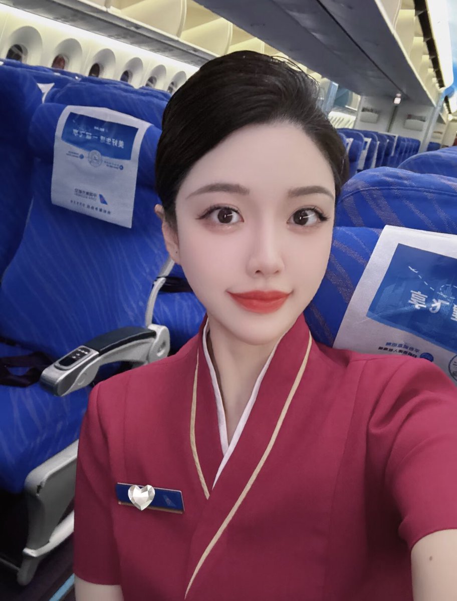 3698aaa's tweet image. 随便打扮一下，还是可以出去见人的🤣