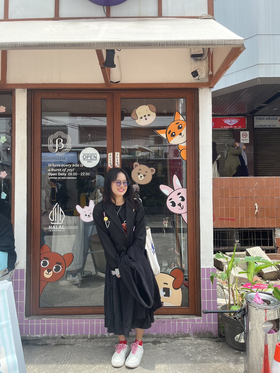 odecslk's tweet photo. myday abal abal(gw) izin menemani user @rahayuags_ dateng ke event day6 🫶🏻 sekalian membawa osumi ke event sunbaenim 🤭 salah kostum dikit ga ngaruh 😭 (langsung dikenali as a villains anjay gokil) SELAMAT HBD yg ke 10 tahun untuk kakak kakak day6 💓💓💓

#Day6InEveryPage https://t.co/FxFP8QkBz6