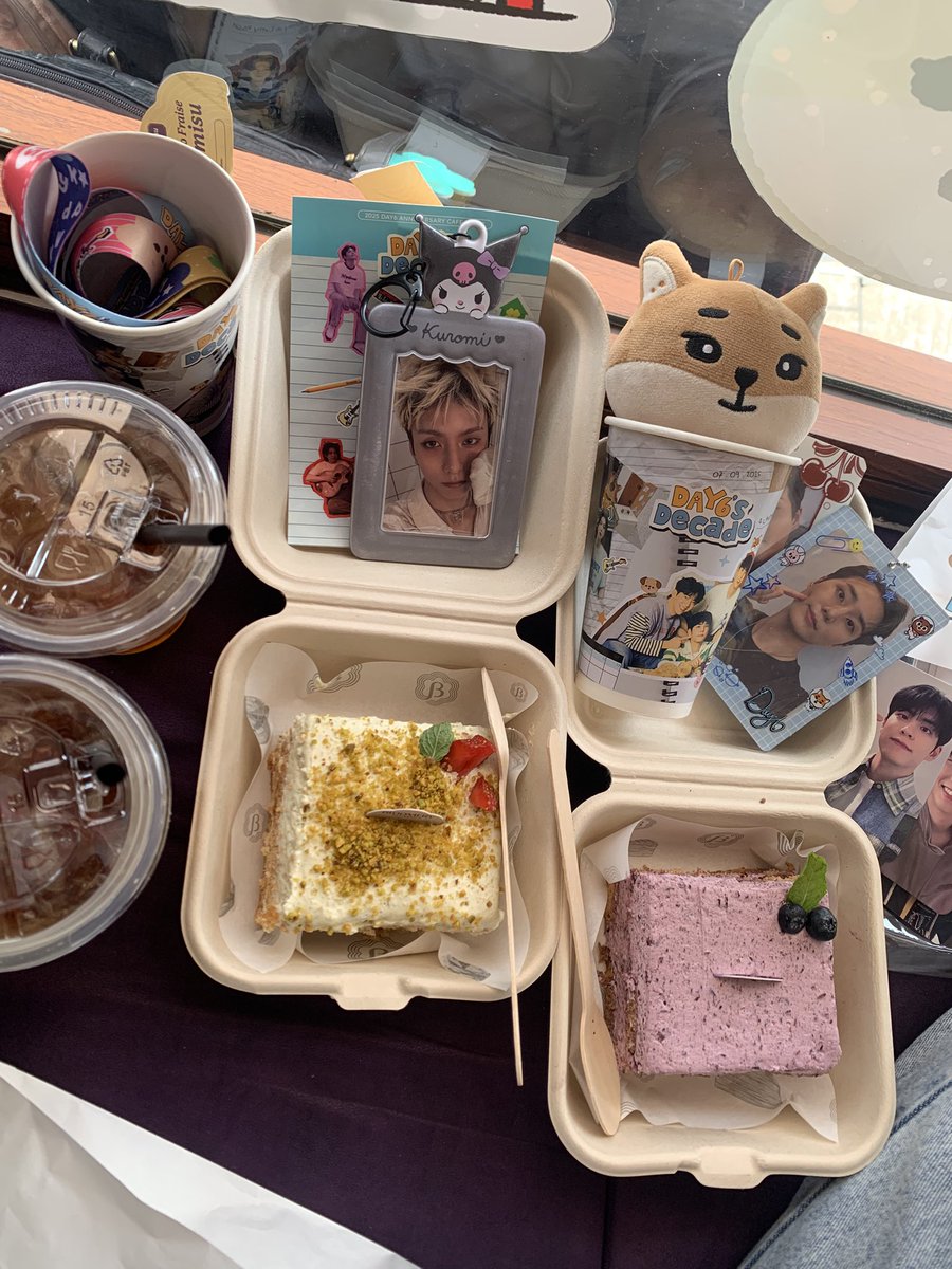 odecslk's tweet photo. myday abal abal(gw) izin menemani user @rahayuags_ dateng ke event day6 🫶🏻 sekalian membawa osumi ke event sunbaenim 🤭 salah kostum dikit ga ngaruh 😭 (langsung dikenali as a villains anjay gokil) SELAMAT HBD yg ke 10 tahun untuk kakak kakak day6 💓💓💓

#Day6InEveryPage https://t.co/FxFP8QkBz6