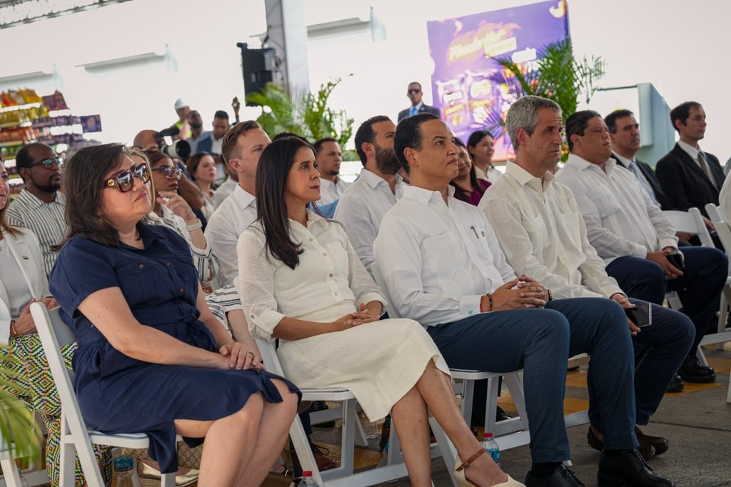 🌱 Acompañamos a <a href="/PepsiCo/">PepsiCo</a> y <a href="/Fritolay/">Frito-Lay</a> en la inauguración del primer biodigestor de materia orgánica en RD. Nuestro ministro Limber Cruz resaltó que este hito fortalece la sostenibilidad, la innovación y el compromiso del agro dominicano con el medio ambiente. ♻️🇩🇴