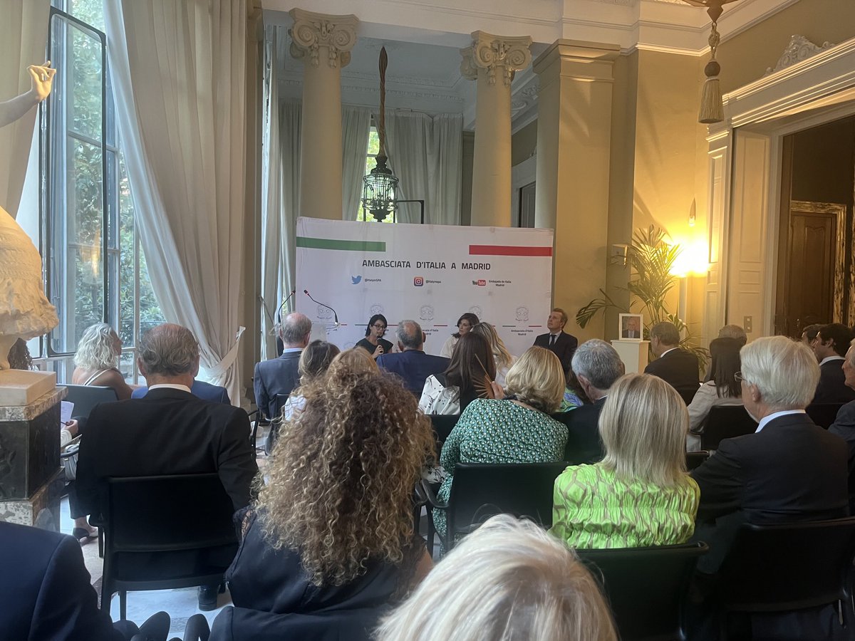 La Embajada de Italia en Madrid homenajea a Aldo Olcese, ejemplo de ciudadano europeo convencido y actor incansable de esta aventura. Un honor participar ⁦<a href="/MovEuropeoCYL/">Movimiento Europeo Castilla y León</a>⁩