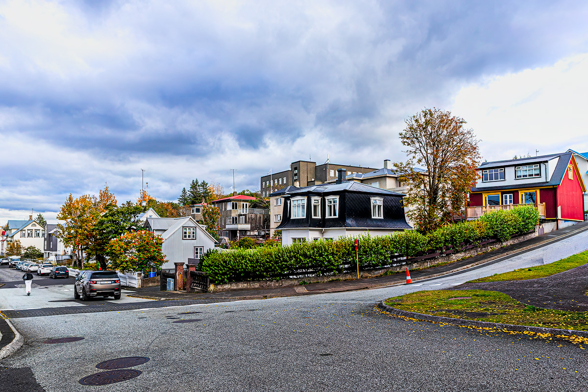 Walking around in Hafnarfjörður, Suðurgata - Selvogsgata @Sudurgata

By: ÓHara