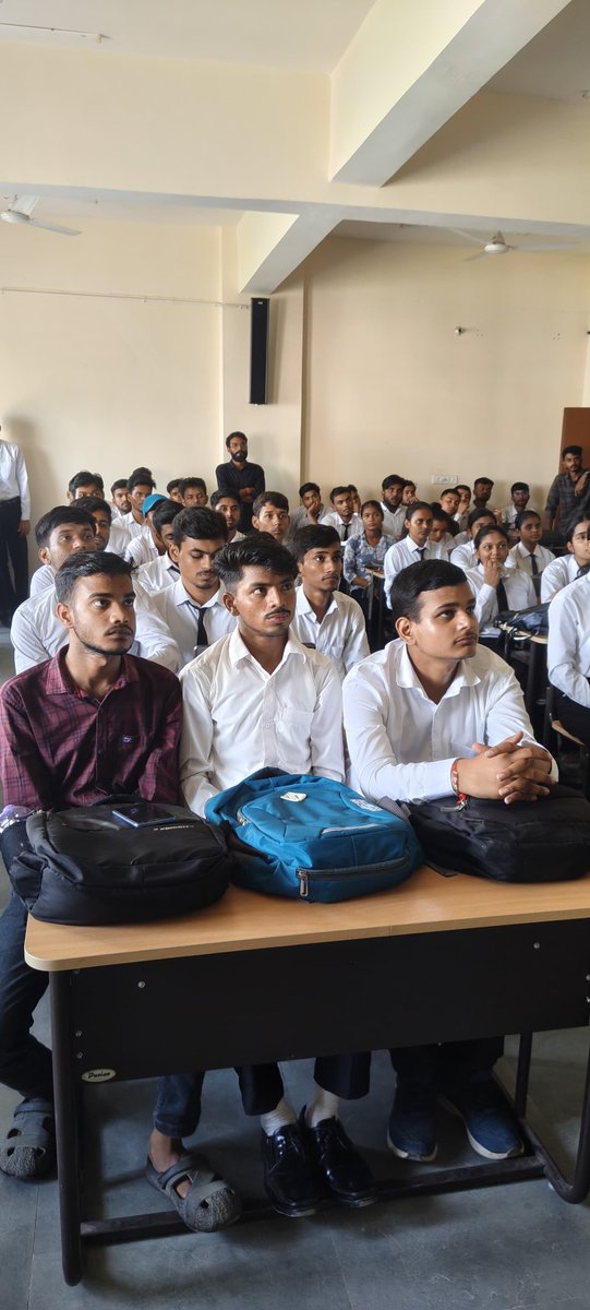 scellgecwc's tweet image. 🎯 From slides to storytelling! Our 3-day PPT Presentation Workshop helped students master design, structure, and delivery for powerful presentations. 🚀 #startupcell #startupbihar #scellgewc #startupindia #innovation #enterpreneurship