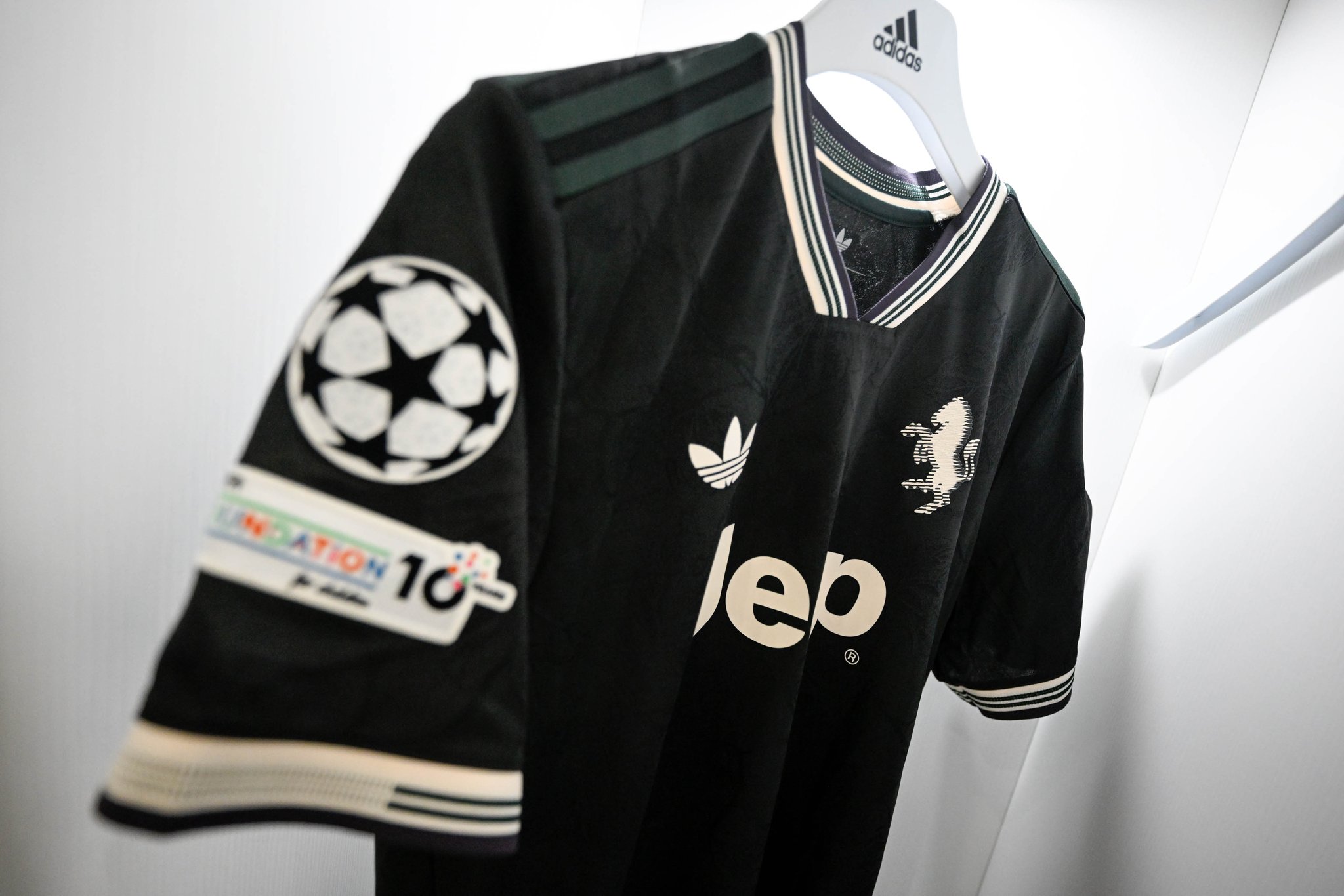 本物★01-02★L★Juventus★サッカーユニフォーム★LOTTO★UCL ユベントス 25-26 ホーム 半袖 ユニフォーム(胸スポンサー付き