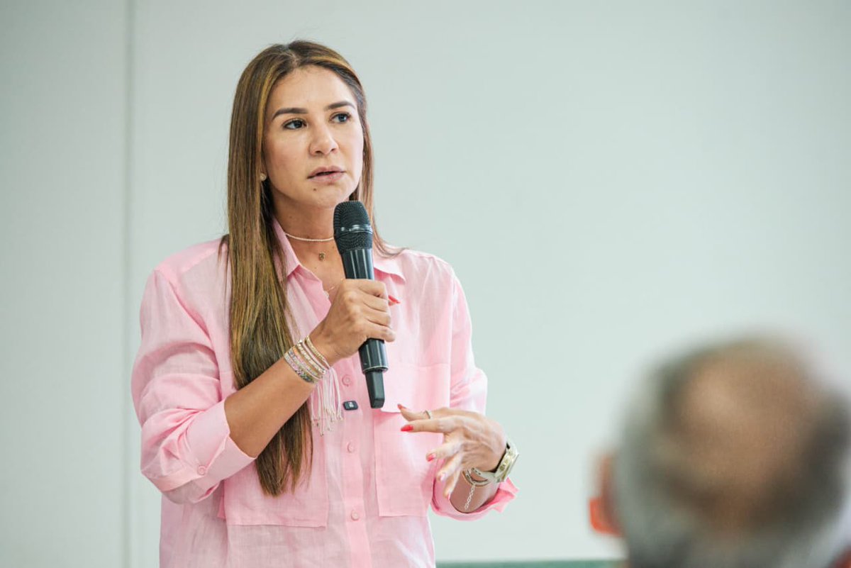 ErnestoOrozcoD's tweet image. El proyecto Avenida del Río es una gran apuesta para #Valledupar por parte de la gobernadora @elviamilenasd a quien hoy acompañé en la socialización ante periodistas. Son 9.1 kilómetros de intervención, con un corredor ambiental y la solución para evitar la contaminación sobre el