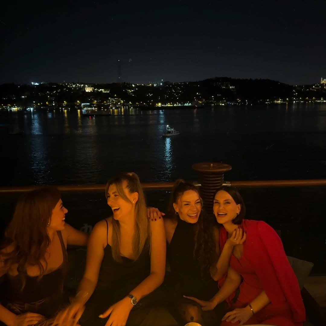 edaa_rb18's tweet image. #12DevAdam ailesi 🥰🤍
#EbruŞahin #cediosman