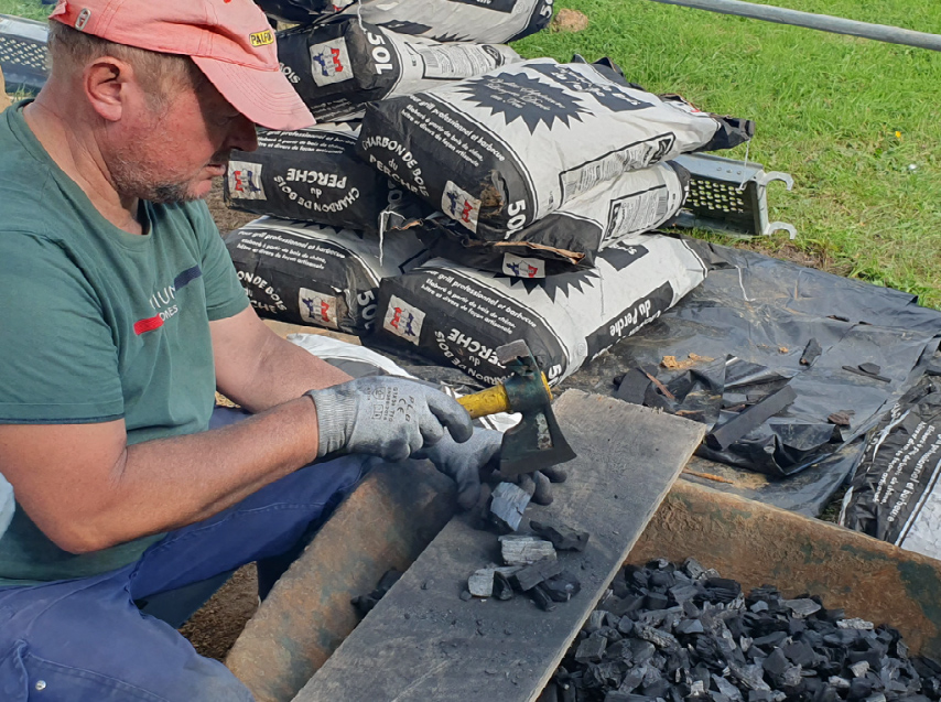 [#JEP2025] Initiez-vous à l'archéologie à Clairefontaine <a href="/Les_Yvelines/">Les Yvelines</a> grâce à un simulateur de fouilles ! Venez également découvrir le travail du fer et la métallurgie avec les archéologues de <a href="/Inrap/">Inrap</a> et l’Association Histoire et Patrimoine d’Ablis. 🔥

👉inrap.fr/les-jep-en-ile…