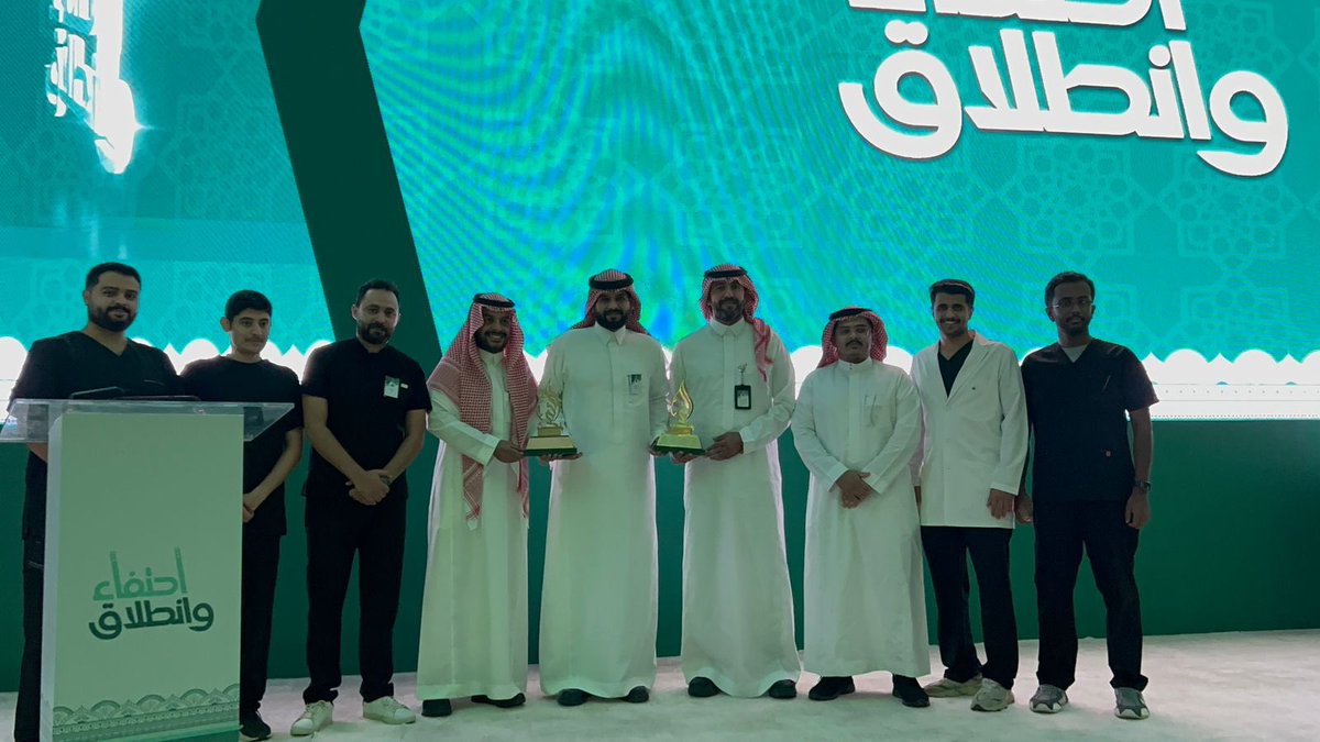 mohammed_Alq23's tweet photo. الحمد لله، بعد عام من الجهود حصلت كليتنا على المركز الأول على مستوى الجامعة كأفضل كلية في الأنشطة الطلابية لعام 1446هـ. كل الشكر لقيادة الكلية ومشرفيها 
د. ناصر القحطاني 
د. عبدالله القحطاني
د. أحمد الجوهر
ولكل من ساهم في تحقيق هذا الإنجاز https://t.co/ysVX6URZgv