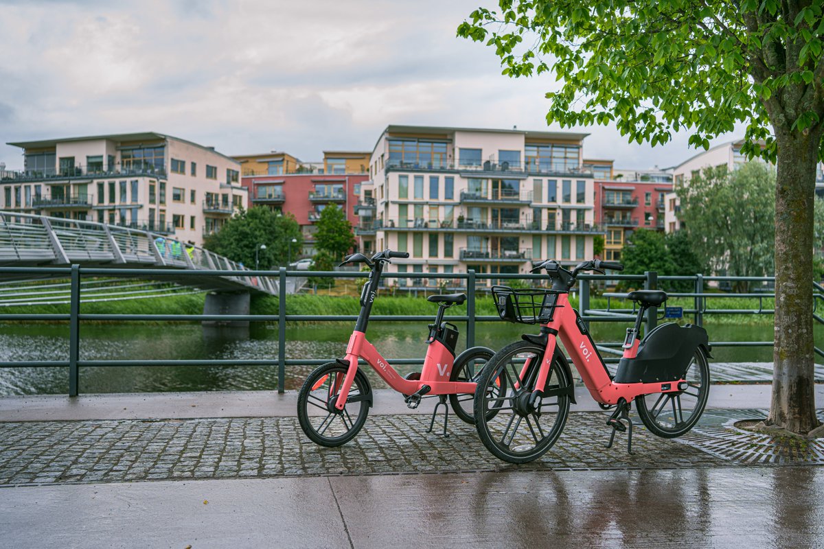 voitechnology's tweet image. We’re excited to start delivering affordable, sustainable, safe journeys to all Glaswegians! 🚲

· Cheap journeys
· Two accessible models
· Responsible parking

Glasgow joins Edinburgh to put Scotland at the forefront of European micromobility 🌍💚
#Micromobility #EBikes #Glasgow