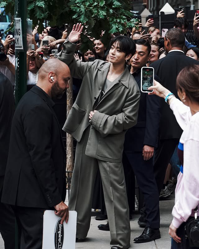 _BTSMoments_'s tweet image. New Photos of #Jungkook for Calvin Klein in #NYFW.. (3)

(instagram.com/p/DOqlBxQDn88/…) 
#JUNGKOOKxCALVINKLEIN 
#JUNGKOOKxNYFW