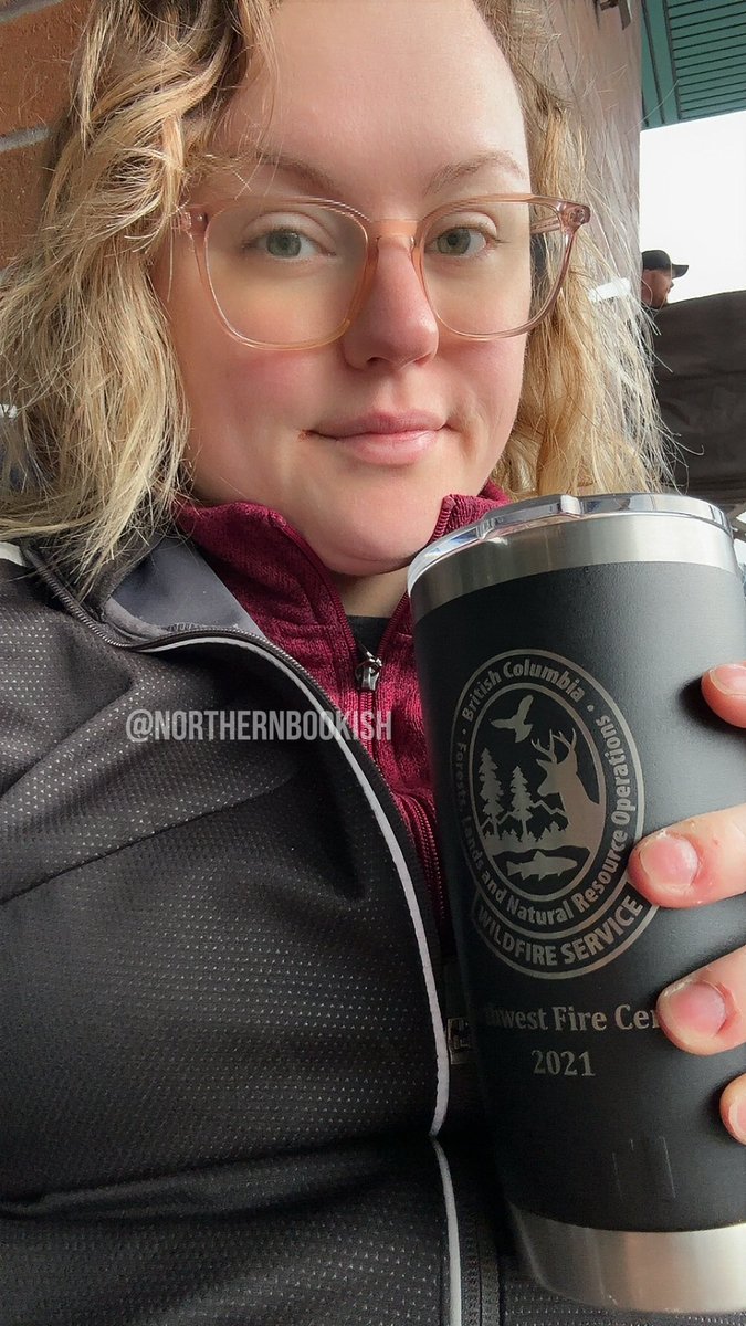 northernbooksh's tweet photo. Morning picketing is a mixed bag: I hate getting up early, but I love the feeling of walking in the brisk, fall air with a mug of tea in my hand. 

#morning #fallvibes #teatime #bcgeu #picketline #onstrike https://t.co/VVK16ydkoW