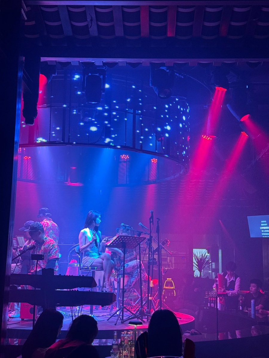 Codiecewser's tweet image. 「今日の収穫：一杯のお酒、一瞬の時間、そして心の変化。」🍹😊