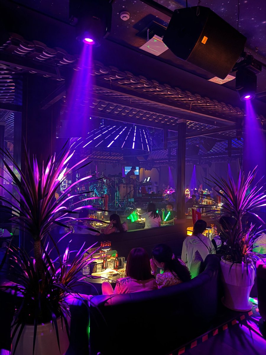 Codiecewser's tweet image. 「今日の収穫：一杯のお酒、一瞬の時間、そして心の変化。」🍹😊