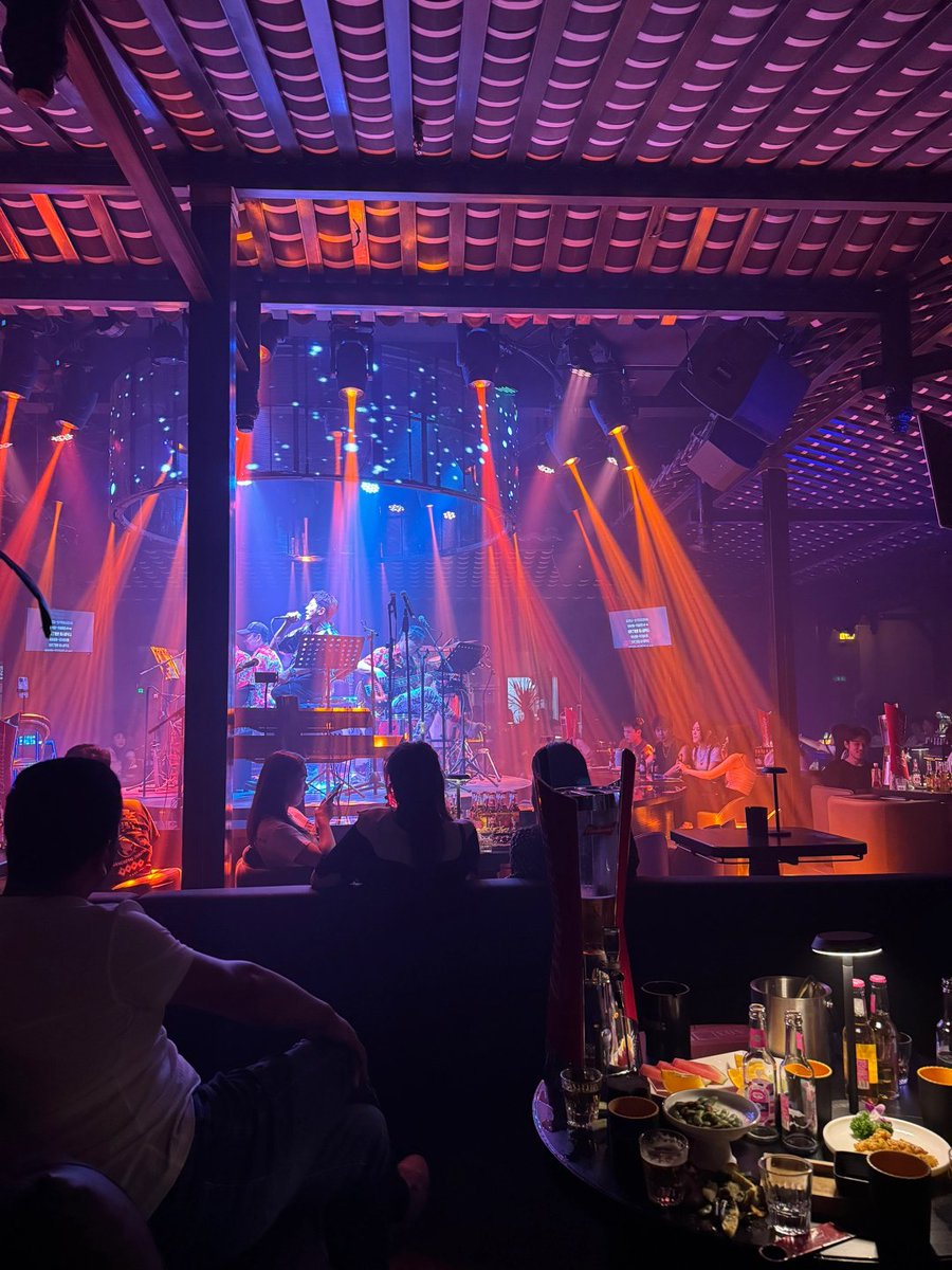 Codiecewser's tweet image. 「今日の収穫：一杯のお酒、一瞬の時間、そして心の変化。」🍹😊