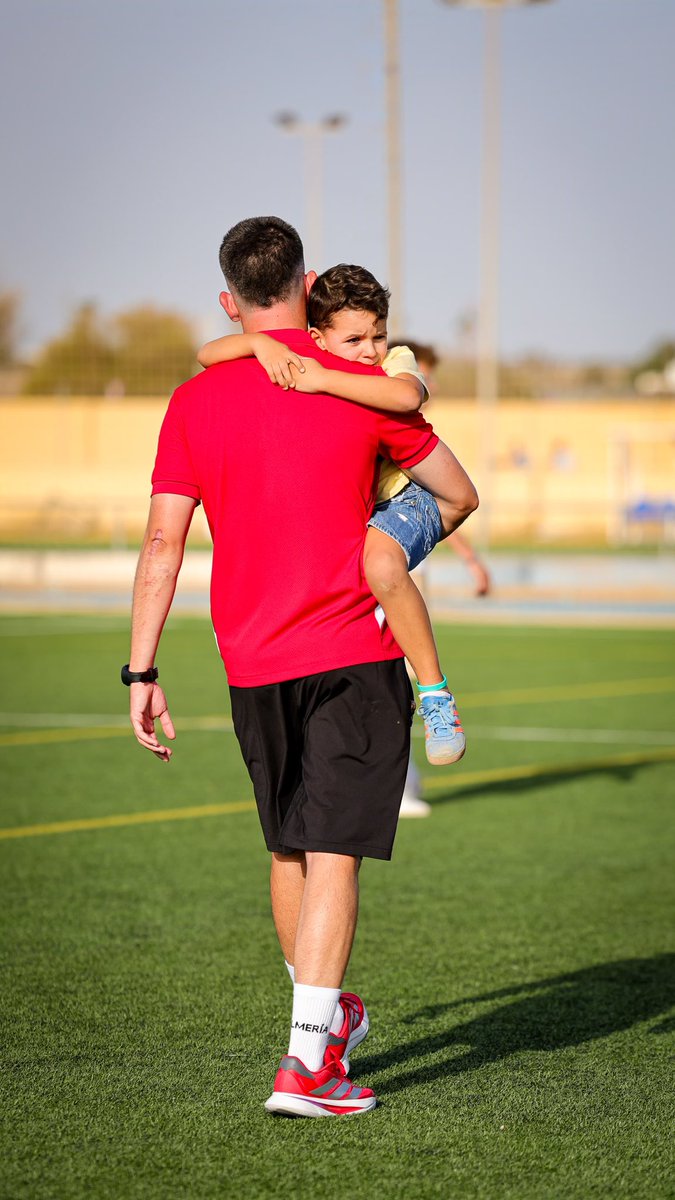 JaviPandiani's tweet image. El antes y el después de un partido en casa. Más allá del fútbol está la vida, recuerden!
⚽️❤️🤍🏟️🫂

#coach #football #life #pre #post