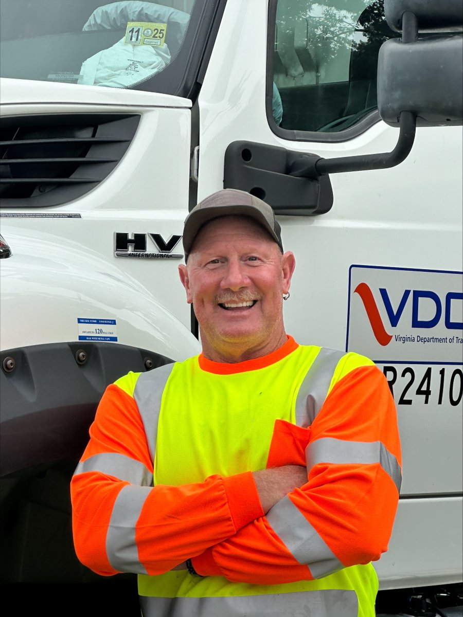VaDOTRVA's tweet photo. Behind every cone is a crew working to improve your roads. Drive like their lives depend on it - because they do. 🧡🦺🚧
📸Roy R. from Elko AHQ https://t.co/bMwtqybGSZ
