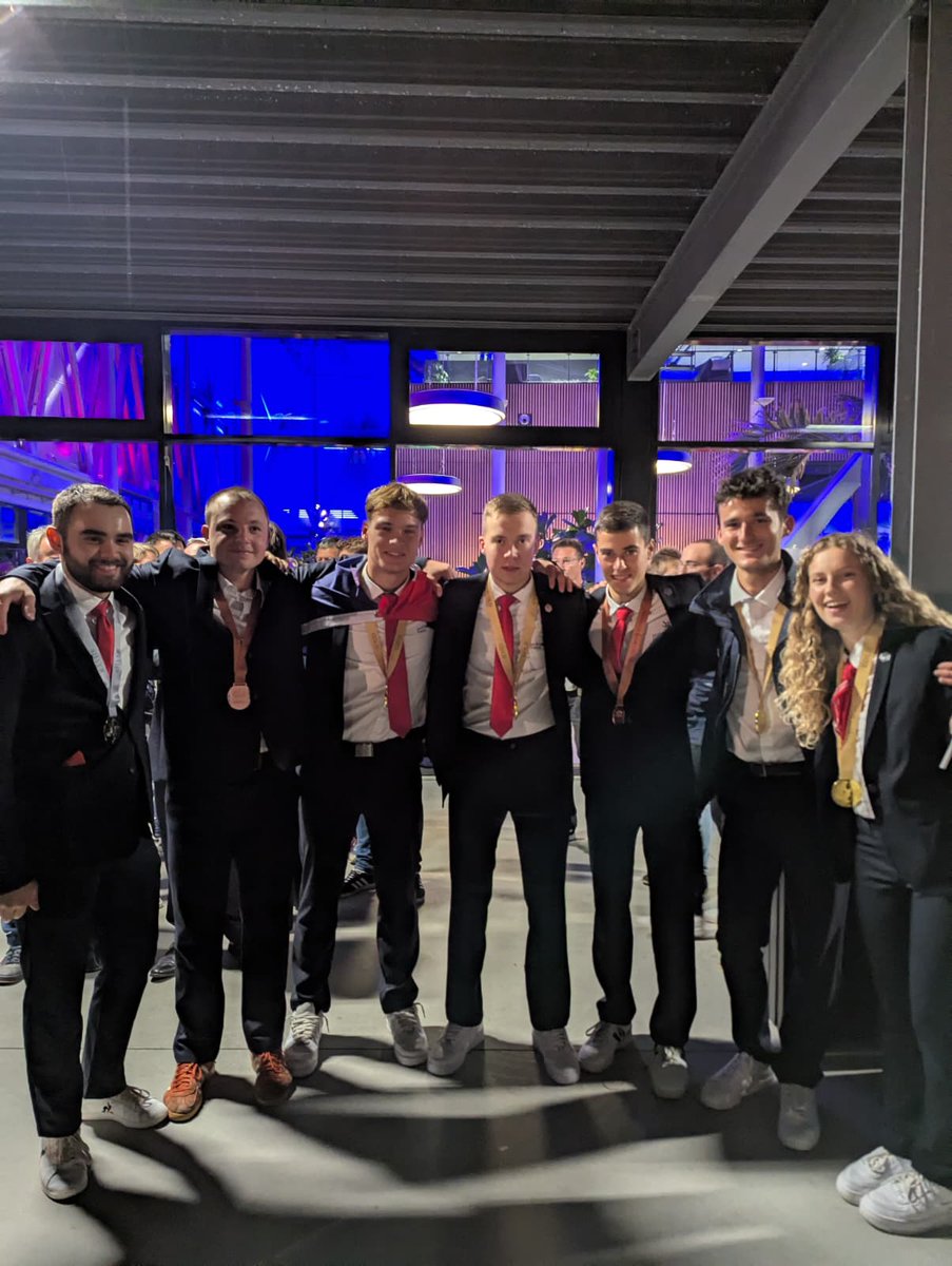 La Région Pays de la Loire félicite chaleureusement ses jeunes talents médaillés aux #Euroskills 2025 ! 🌟
7 jeunes ligériens ont brillamment représenté la France lors des Euroskills 2025, la prestigieuse compétition européenne des métiers, qui s'est tenue à Herning, au Danemark.