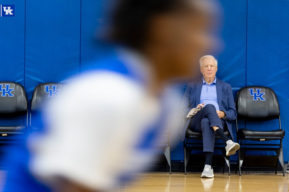 KentuckyMBB's tweet image. A college basketball legend was in the house for practice yesterday. 

Thanks for stopping by, Bill Raftery 👏🧅