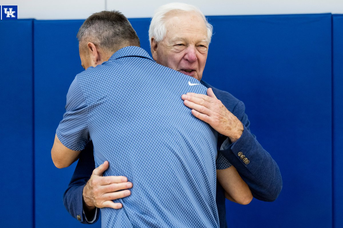 KentuckyMBB's tweet image. A college basketball legend was in the house for practice yesterday. 

Thanks for stopping by, Bill Raftery 👏🧅