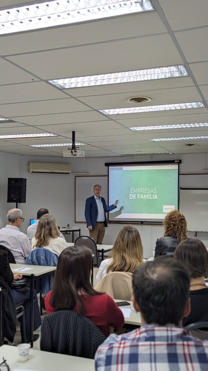 PabloCogliati's tweet photo. Gracias a IDEA por convocarme y a todos los asistentes por participar de la charla: Empresas de Familia. Herramientas para el crecimiento sostenible. https://t.co/xsbnhrNNDD