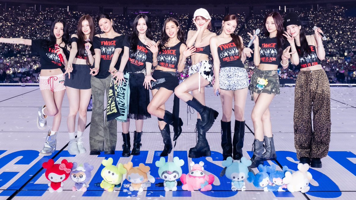 TWICE WITH THEIR SANRIO LOVELYS, THE UPSIDE DOWN MOVELY 😭