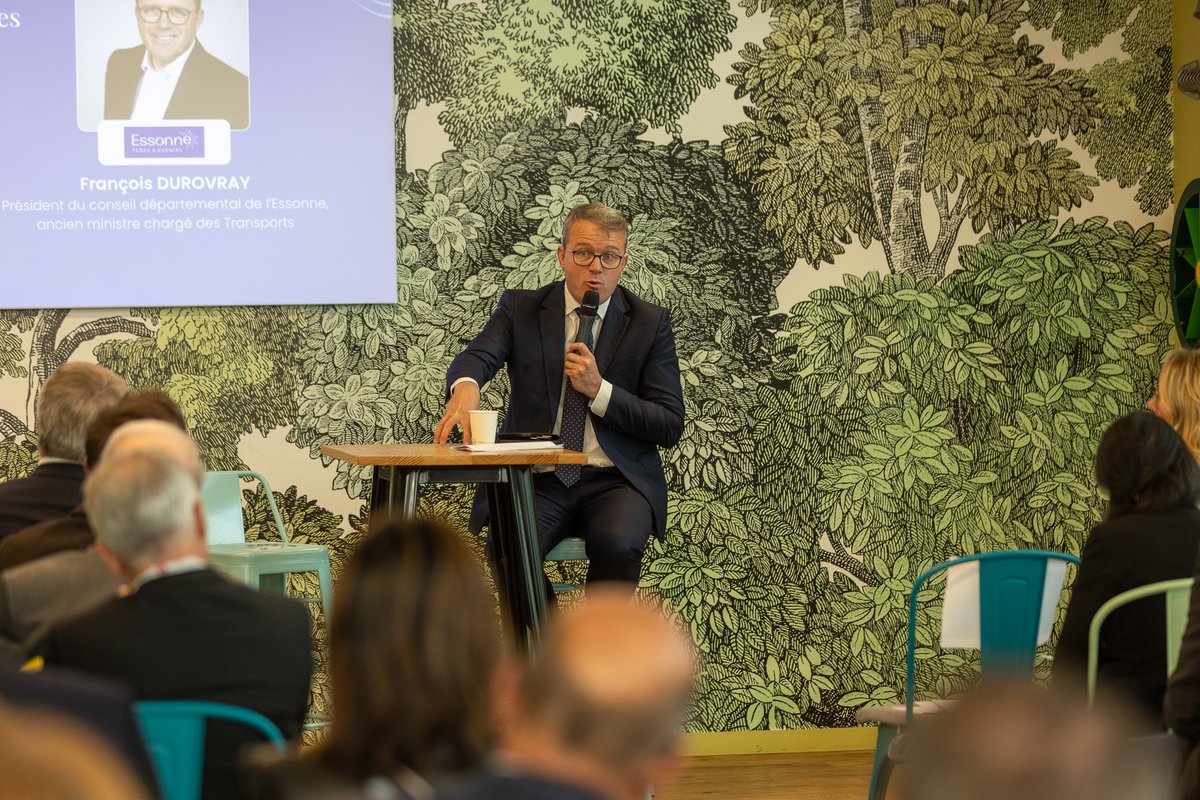 durovray's tweet photo. Ce matin au Future of Cities 🚉

👉 Les mobilités ont besoin d’une vision claire : + d’offre (transports, vélo, covoiturage, cars express) pour décarboner sans contraindre.
👉 Le financement est la clé : 3 Md€ à trouver d’ici 2031, ressources disponibles si mieux utilisées & projets bien priorisés.
#MobilitéDurable #FutureOfCities