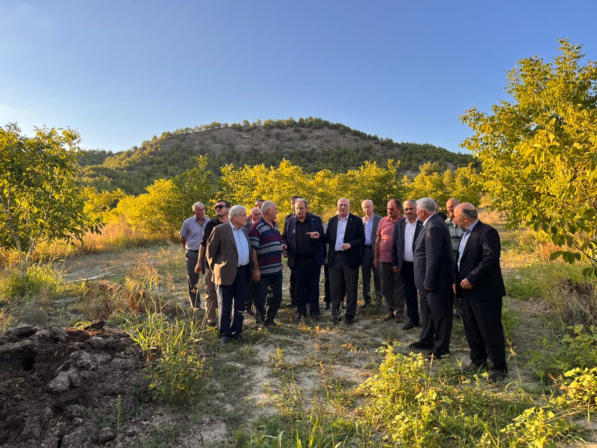 Sinop’un Durağan ilçesinde, zirai dondan etkilenen ceviz ve elma bahçelerinde incelemelerde bulunduk. Üreticilerimizin yaşadığı rekolte kayıplarını yerinde gördük, çiftçimizin yanında olmaya devam edeceğiz.