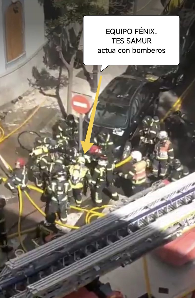 En la explosión del pasado domingo un componente del equipo Fenix entró junto con bomberos al edificio colapsado a valorar víctimas atrapadas.
Hoy los bomberos heridos en el incendio de Chamberí atendidos inmediatamente por Fénix 1.
Donde hay un herido tiene q haber un sanitario.
