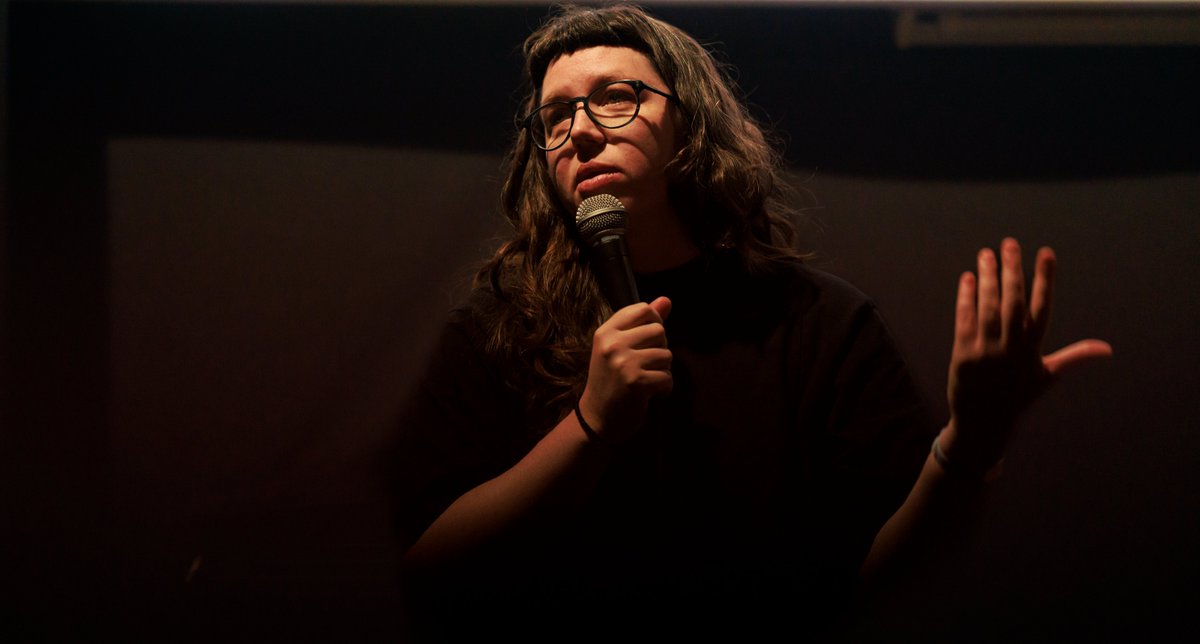 Retour en images sur l'avant-première de 𝗣𝗥𝗘𝗠𝗜𝗘̀𝗥𝗘𝗦 𝗖𝗟𝗔𝗦𝗦𝗘𝗦 de Kateryna Gornostai au Reflet Medicis du mardi 9 sept.

𝗣𝗥𝗘𝗠𝗜𝗘̀𝗥𝗘𝗦 𝗖𝗟𝗔𝗦𝗦𝗘𝗦 de Kateryna Gornostai. 

𝐚𝐜𝐭𝐮𝐞𝐥𝐥𝐞𝐦𝐞𝐧𝐭 𝐚𝐮 𝐜𝐢𝐧𝐞́𝐦𝐚.

photo : Patrick Hadjadj